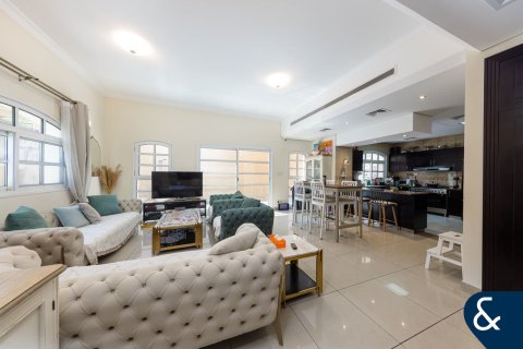 Villa in Dubai Sports City, Dubai, UAE 3 bedrooms, 293 sq.m. № 671241 - photo 3