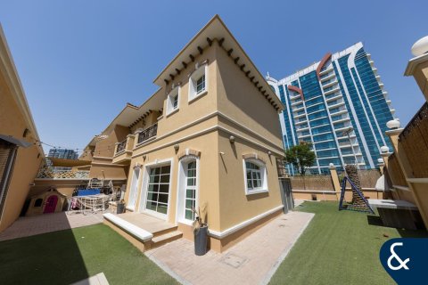 Villa in Dubai Sports City, Dubai, UAE 3 bedrooms, 293 sq.m. № 671241 - photo 2