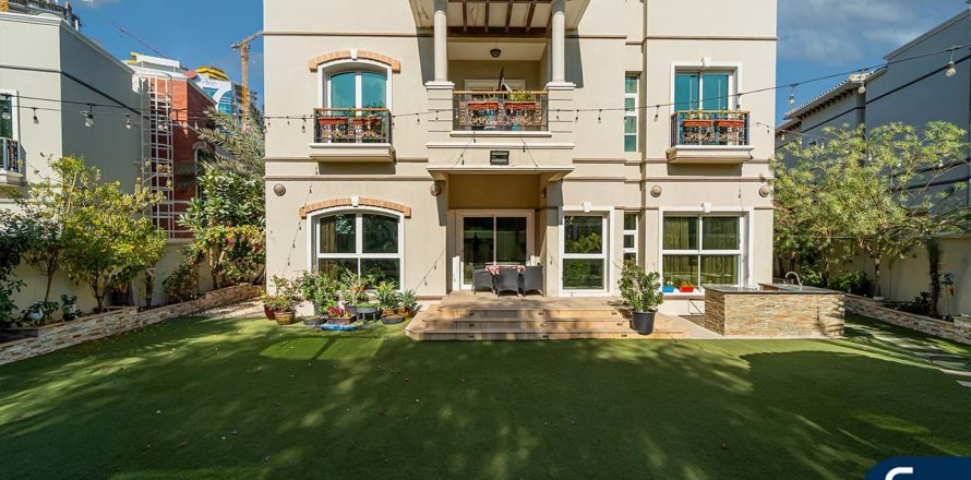 Villa in Dubai Sports City, Dubai, UAE 5 bedrooms, 460 sq.m. № 671240