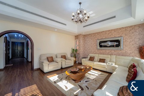 Villa in Dubai Sports City, Dubai, UAE 5 bedrooms, 460 sq.m. № 671240 - photo 7
