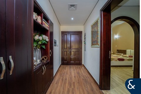 Villa in Dubai Sports City, Dubai, UAE 5 bedrooms, 460 sq.m. № 671240 - photo 8