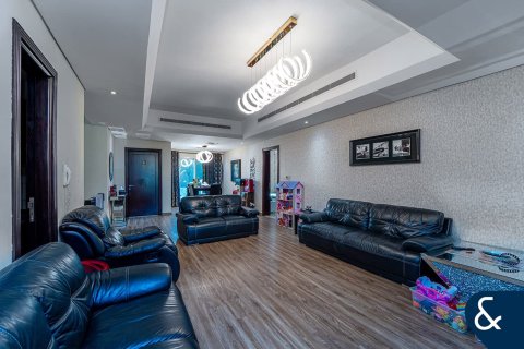 Villa in Dubai Sports City, Dubai, UAE 5 bedrooms, 460 sq.m. № 671240 - photo 11