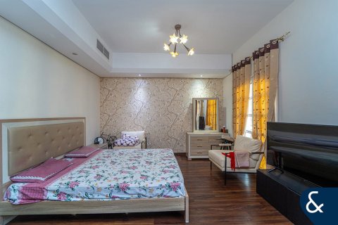 Villa in Dubai Sports City, Dubai, UAE 5 bedrooms, 460 sq.m. № 671240 - photo 14