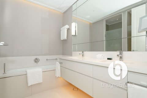 דירה להשכרה ב Downtown Dubai (Downtown Burj Dubai), Dubai, איחוד האמירויות  2 חדרי שינה, 129 מ"ר, מספר 697371 - תמונה 15