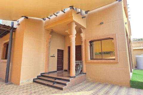 Villa à vendre à  Khuzam, Ras Al Khaimah, EAU 4 chambres, 465 m2 № 734809 - photo 2