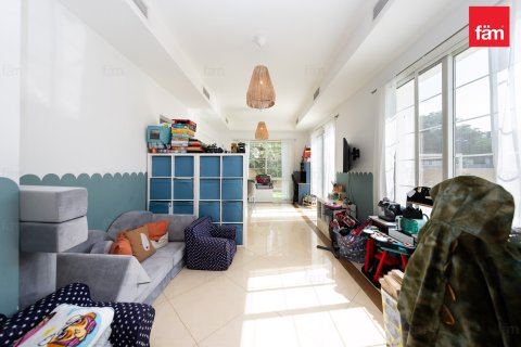 Villa till försäljning i Dubai, UAE 3 sovrum, 548.1 kvm Nr. 660464 - fotografi 10