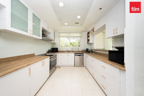 Villa till försäljning i Dubai, UAE 3 sovrum, 548.1 kvm Nr. 660464 - fotografi 13