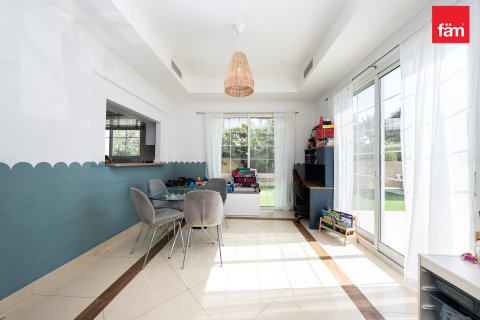 Villa till försäljning i Dubai, UAE 3 sovrum, 548.1 kvm Nr. 660464 - fotografi 11