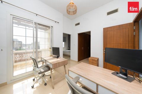 Villa till försäljning i Dubai, UAE 3 sovrum, 548.1 kvm Nr. 660464 - fotografi 27