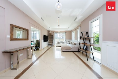 Villa till försäljning i Dubai, UAE 3 sovrum, 548.1 kvm Nr. 660464 - fotografi 8