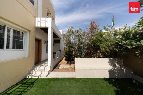 Villa till försäljning i Dubai, UAE 3 sovrum, 548.1 kvm Nr. 660464 - fotografi 6