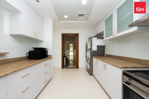 Villa till försäljning i Dubai, UAE 3 sovrum, 548.1 kvm Nr. 660464 - fotografi 14