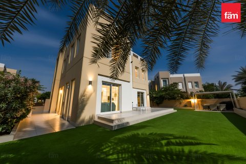 Villa till försäljning i Dubai, UAE 3 sovrum, 548.1 kvm Nr. 660464 - fotografi 1