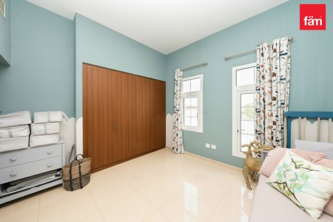 Villa till försäljning i Dubai, UAE 3 sovrum, 548.1 kvm Nr. 660464 - fotografi 24