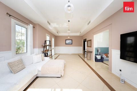 Villa till försäljning i Dubai, UAE 3 sovrum, 548.1 kvm Nr. 660464 - fotografi 9