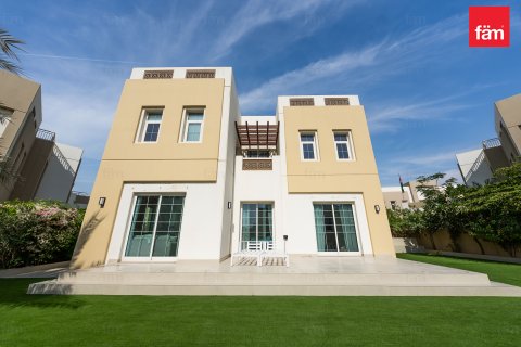 Villa till försäljning i Dubai, UAE 3 sovrum, 548.1 kvm Nr. 660464 - fotografi 4
