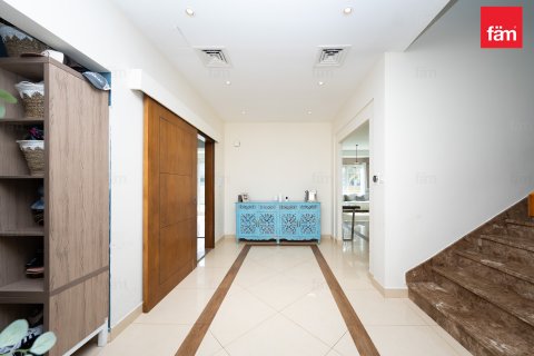 Villa till försäljning i Dubai, UAE 3 sovrum, 548.1 kvm Nr. 660464 - fotografi 7