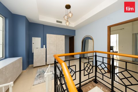 Villa till försäljning i Dubai, UAE 3 sovrum, 548.1 kvm Nr. 660464 - fotografi 17