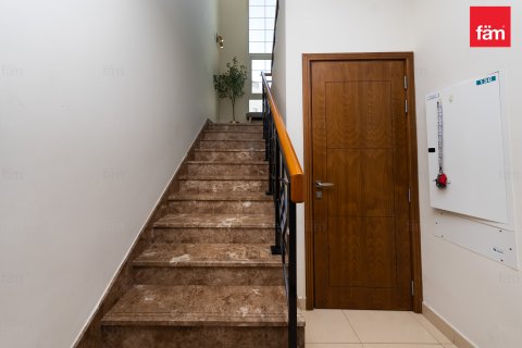 Villa till försäljning i Dubai, UAE 3 sovrum, 548.1 kvm Nr. 660464 - fotografi 15