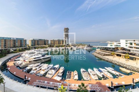 Huoneisto Jumeirah, Dubai, Arabiemiraatit 3 makuuhuonetta, 251 m2 № 683006