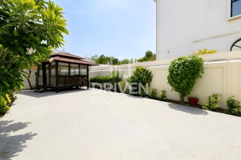 Jumeirah, Dubai, UAE의 임대용 빌라 침실 4개, 743.13제곱미터 번호 745112 - 사진 22