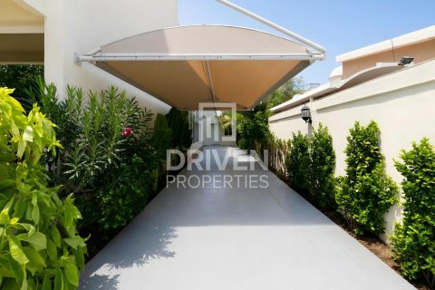 Jumeirah, Dubai, UAE의 임대용 빌라 침실 4개, 743.13제곱미터 번호 745112 - 사진 2