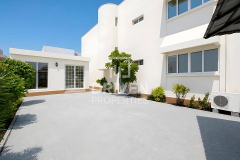 Jumeirah, Dubai, UAE의 임대용 빌라 침실 4개, 743.13제곱미터 번호 745112 - 사진 1