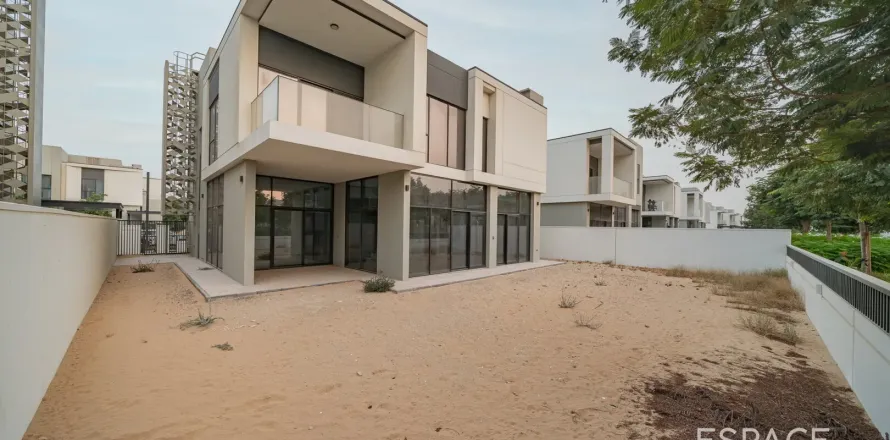 Vilă în Al Furjan, Dubai, EAU 5 dormitoare, 425 mp.  №661009