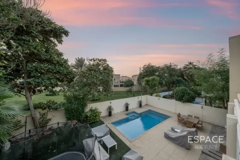 Vilă de vânzare în Meadows, Dubai, EAU 4 dormitoare, 387 mp.  №661007 - poză 1