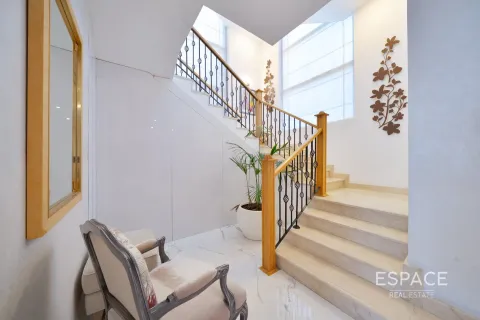 Vilă de vânzare în Jumeirah Park, Dubai, EAU 4 dormitoare, 455 mp. №661010 - poză 6