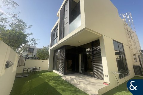 Villa para arrendamento em DAMAC Hills (Akoya by DAMAC), Dubai, EAU 6 quartos, 371 m2 № 668463 - foto 1