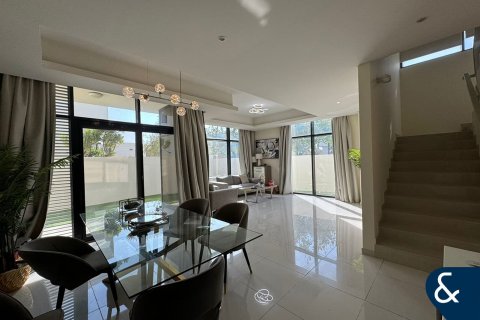 Villa para arrendamento em DAMAC Hills (Akoya by DAMAC), Dubai, EAU 6 quartos, 371 m2 № 668463 - foto 2