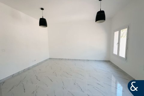 Vila v The Lakes, Dubai, SAE 3 spálne, 234 m2 č. 668460 - Fotografia 4