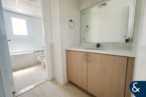 Vila v The Lakes, Dubai, SAE 3 spálne, 234 m2 č. 668460 - Fotografia 6