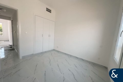 Vila v The Lakes, Dubai, SAE 3 spálne, 234 m2 č. 668460 - Fotografia 9