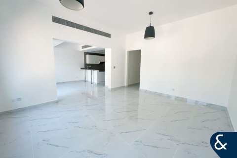 Vila v The Lakes, Dubai, SAE 3 spálne, 234 m2 č. 668460 - Fotografia 5