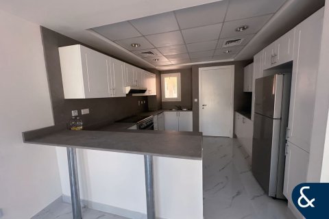 Vila v The Lakes, Dubai, SAE 3 spálne, 234 m2 č. 668460 - Fotografia 2