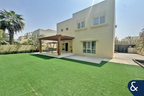 Vila v Meadows, Dubai, SAE 4 spálne, 569 m2 č. 668459 - Fotografia 1