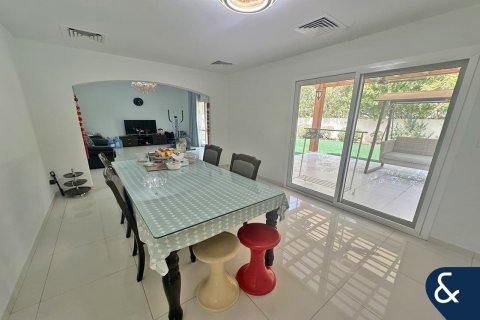 Vila v Meadows, Dubai, SAE 4 spálne, 569 m2 č. 668459 - Fotografia 2