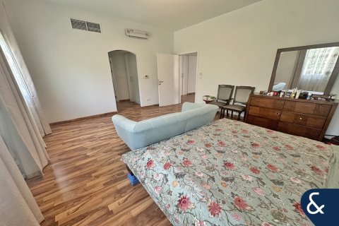 Vila v Meadows, Dubai, SAE 4 spálne, 569 m2 č. 668459 - Fotografia 15