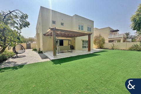 Vila v Meadows, Dubai, SAE 4 spálne, 569 m2 č. 668459 - Fotografia 18