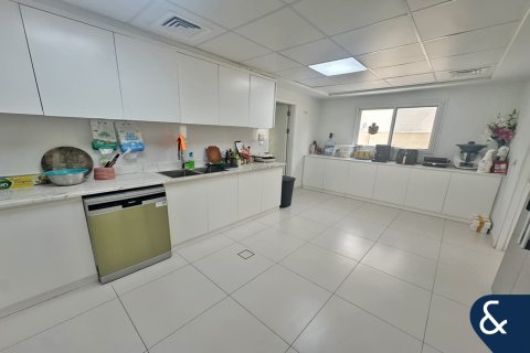Vila v Meadows, Dubai, SAE 4 spálne, 569 m2 č. 668459 - Fotografia 5
