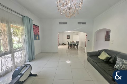 Vila v Meadows, Dubai, SAE 4 spálne, 569 m2 č. 668459 - Fotografia 4