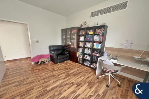 Vila v Meadows, Dubai, SAE 4 spálne, 569 m2 č. 668459 - Fotografia 12