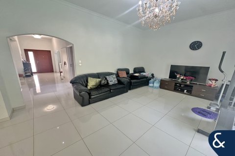 Vila v Meadows, Dubai, SAE 4 spálne, 569 m2 č. 668459 - Fotografia 3