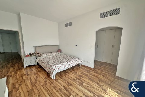 Vila v Meadows, Dubai, SAE 4 spálne, 569 m2 č. 668459 - Fotografia 10