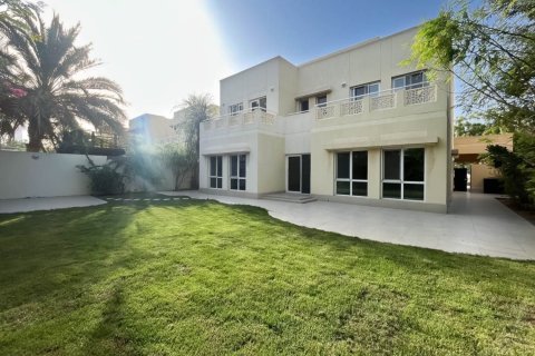 Villa te koop in Meadows, Dubai, VAE 5 slaapkamers, 576.93 vr.m., nr 748812 - foto 1