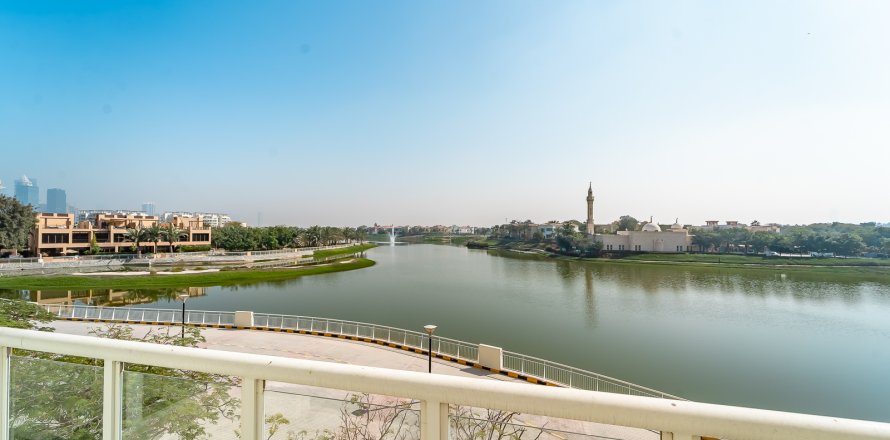 Apartament în Jumeirah Islands, Dubai, EAU 3 dormitoare, 297 mp.  №711803