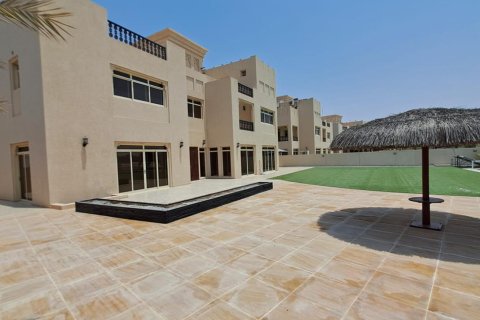 Vila u gradu Al Hamra Village, Ras Al Khaimah, UAE 5 spavaće sobe, 1416 m2 Br. 656523 - Slika 6