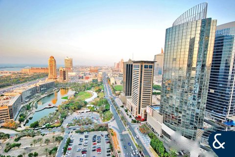 Квартира в 23 MARINA TOWER в Дубай Марина, ОАЕ 3 спальні, 199м2 № 685344